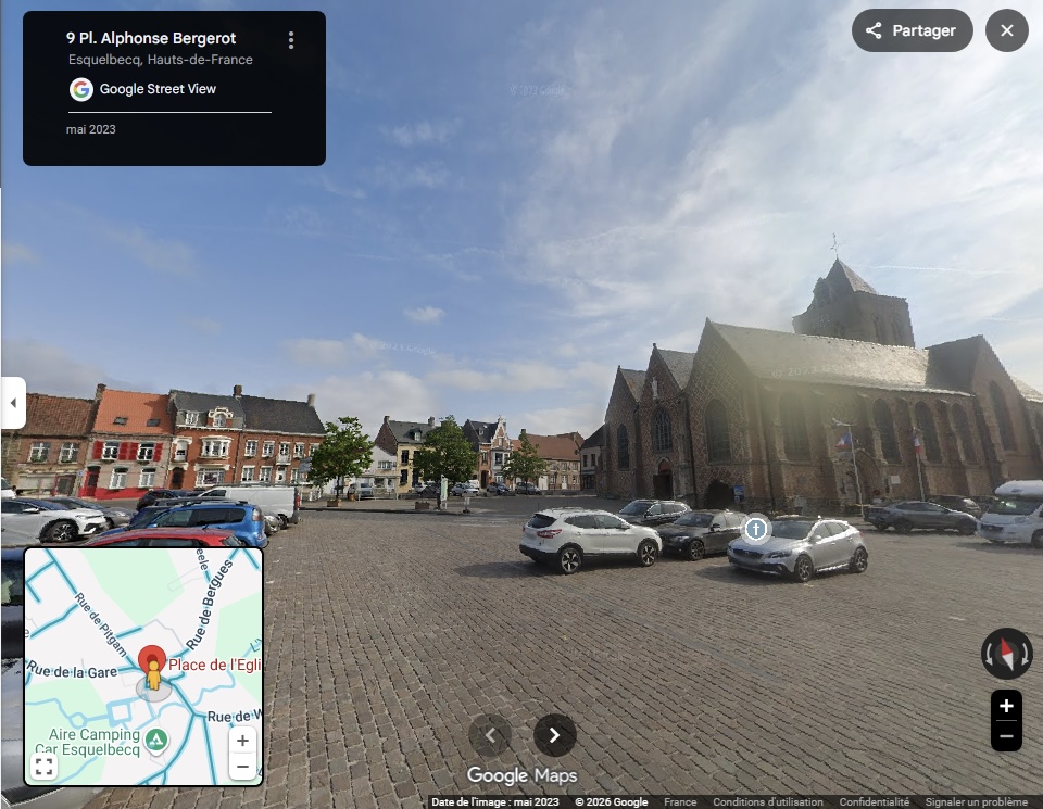 Place de l'église Saint-Folquin à Esquelbecq